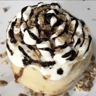 Coffee Frosting, Marshmallows, Chocolate Sauce &amp; Pie Crumble!