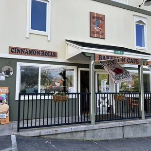 Outside where the cinnamon rolls sign sold me so I had to see if it lived up to the 5 stars on Yelp