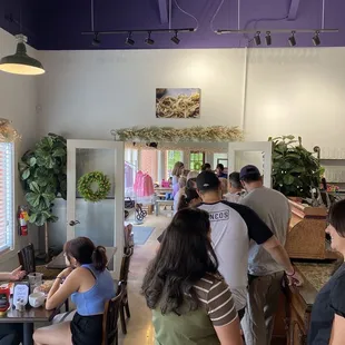 The line to order food