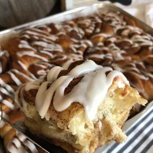 cinnamon roll with icing