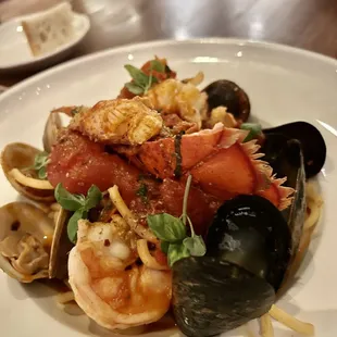  plate of seafood and clamsel