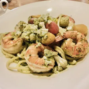 Pesto shrimp... good portion but absolutely no flavor! Very disappointing! Needs more sauce and salt!!!