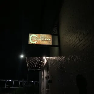 the outside of a restaurant at night