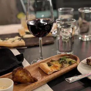 Trying out the chicken wing, wild mushroom, flatbread and the cab