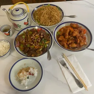 Chicken Chow Mein, Kung Pao Beef, Sweet&apos;n&apos;Sour Chicken, steamed rice, hot tea!