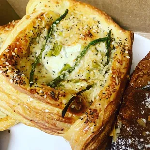 Asparagus and cheese danish