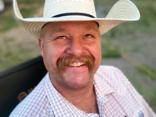 Charlie's Bar & Grill