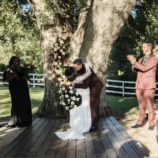 Say your I DO under a beautiful 500 year old oak on a wooden isle   PC @cleverdisarray