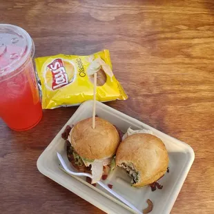 Very tasty turkey sliders with avocado and sauce. Pomegranate lemonade, very refreshing and not too sweet.