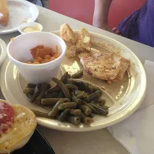 Grilled chicken, sweet potatoes, and green beans