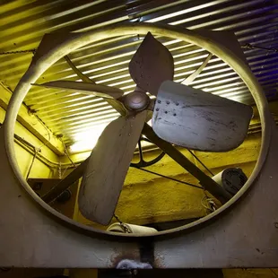 a fan in the middle of a room
