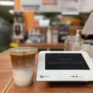 Iced Vanilla Latte with Oatmilk