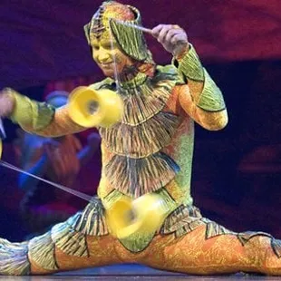 The firefly had lightning fast hands using up to three diabolos on one string.