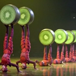 The ants juggle kiwis, baby corn and themselves using only their feet.