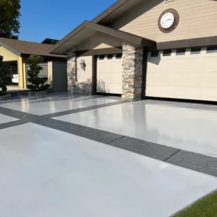 "Charcoal/Whisper Grey" Solid Color Driveway