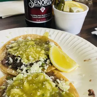 Tacos de cabeza with salsa verde