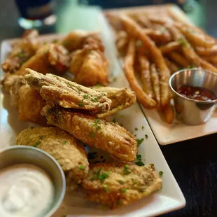 Chicken Wings, Side Fries