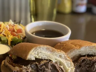 Bar 101 Eats & Drinks