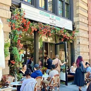 Outdoor seating! - Photos taken by Allfunnewyork from instagram