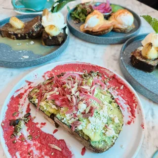 Smashing Avo Benny