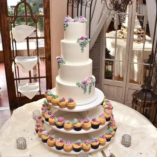 Wedding cake cupcake tower