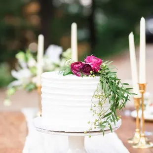 Single tier wedding cake