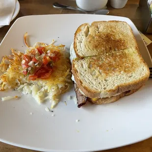 Breakfast sandwich with salsa hashbrowns
