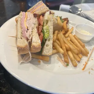 BOULEVARD CLUB
