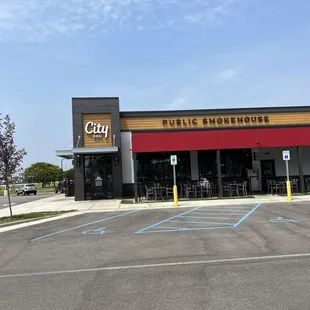 the outside of the restaurant