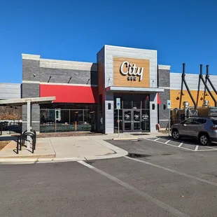 a view of the outside of a restaurant