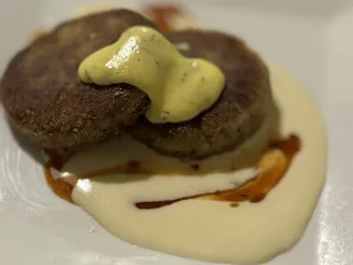 Roberto's River Road Restaurant