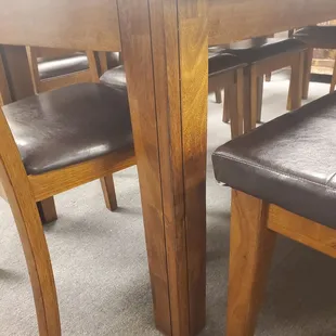 LOVE THE CUSHIONS ON THE CHAIR AND THE BENCH,  JUST PERFECT