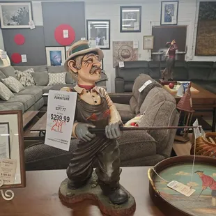 LOTS OF DECORATIVE ITEMS FOR YOUR HOME,  YOU HAVE TO COME INSIDE AND SEE!