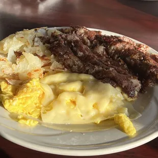 Eggs with corned beef hash