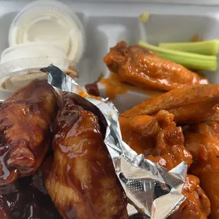 10 Piece Wings with 2 Flavor and 1 Dipping Sauce