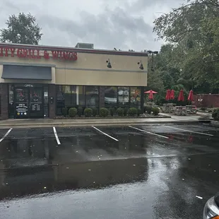 City Grill &amp; Wings, notice the outside seating.