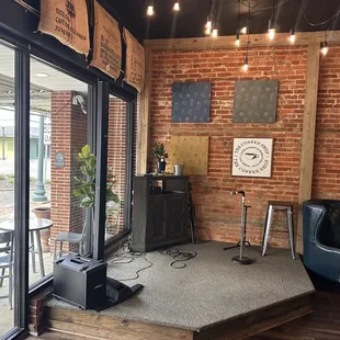 a view of the outside of the restaurant