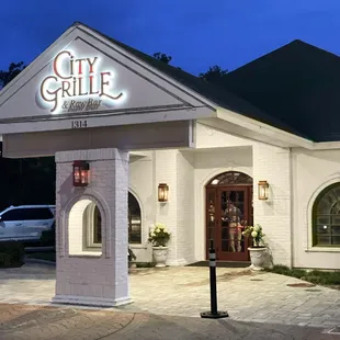 the outside of the restaurant