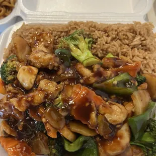 ALL DAY COMBO SPECIAL: Hunan chicken w/ fried rice