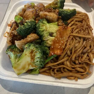 ALL DAY COMBO SPECIAL: Chicken with broccoli and lo mein