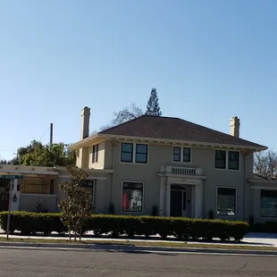 Miracle Mile Neighborhood