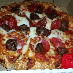 Here's my little personal pizza. 6 bucks out the door not to bad!