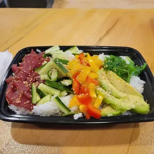 Sesame tuna poke bowl