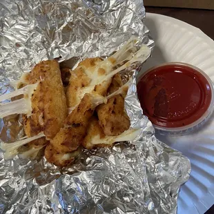 Mozzarella sticks (6)