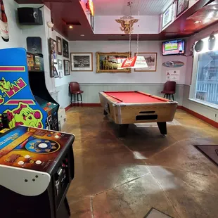 Pool table