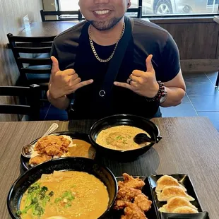 Eating with the wifey at Chef's Ramen - IG@BlackTigerEats : Tan Tan Ramen Combo with Mochico Curry!
