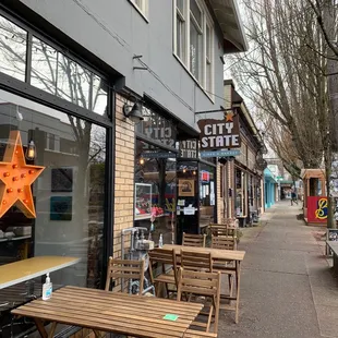 the outside of the restaurant