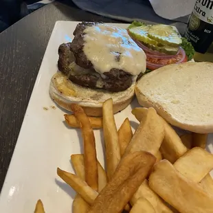 Mac &amp; Cheese Stuffed Burger