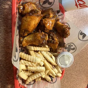 8 Piece Wing Combo