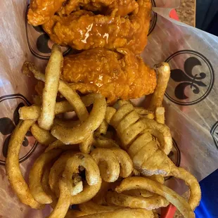Buffalo Chicken Basket Combo with Seasoned Fries